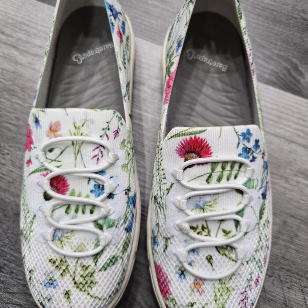 Baretraps Graciela  slip-on sneakers in a white and multi-colored floral - Picture 3 of 6